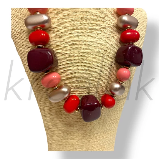 Piros kocka gyöngyös nyaklánc