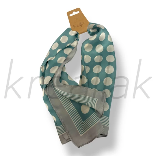 Menta pöttyös kendő