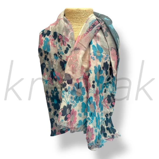 Színes virágos kendő