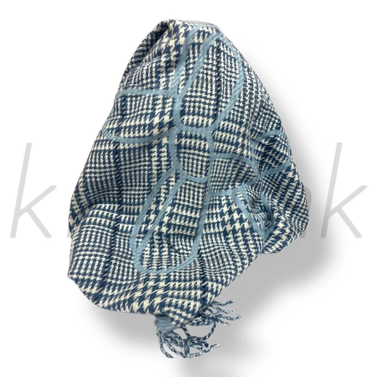 Kék lufi kutya sál