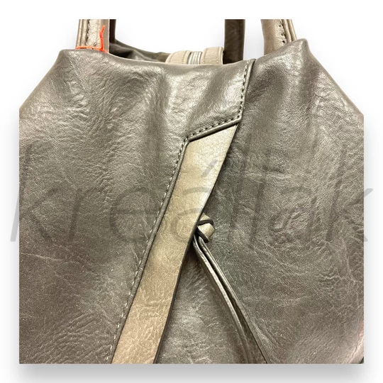 Fekete  kereszt zipzáras hátitáska