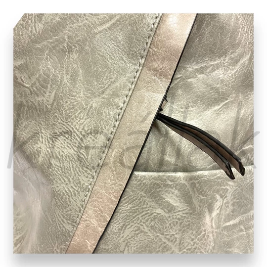 Fekete  kereszt zipzáras hátitáska